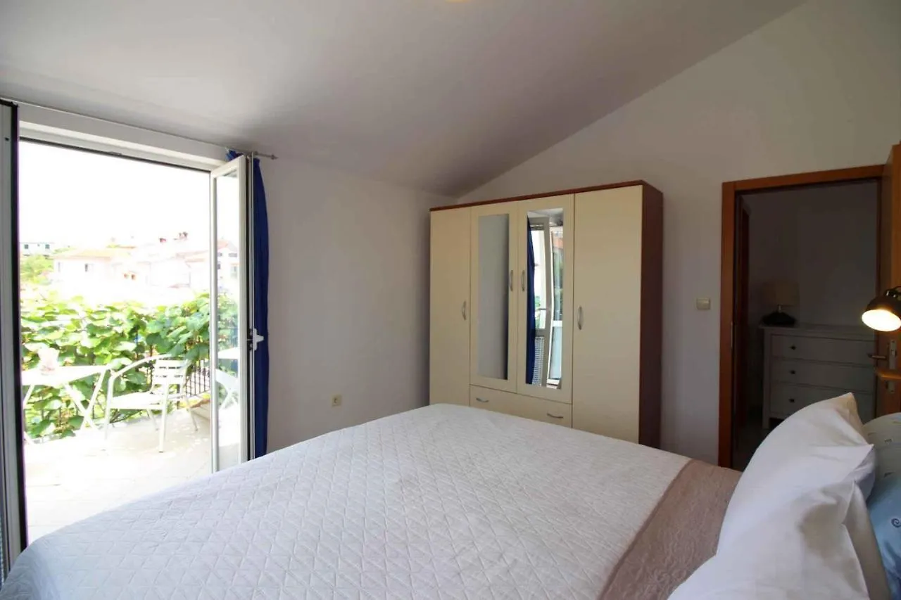 Apartment In Porec/Istrien 10277 פורץ
