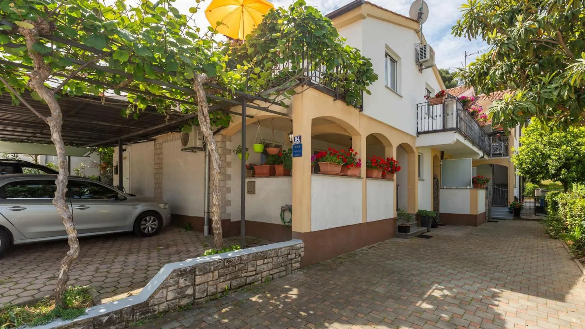 Apartment In Porec/Istrien 10277  פורץ